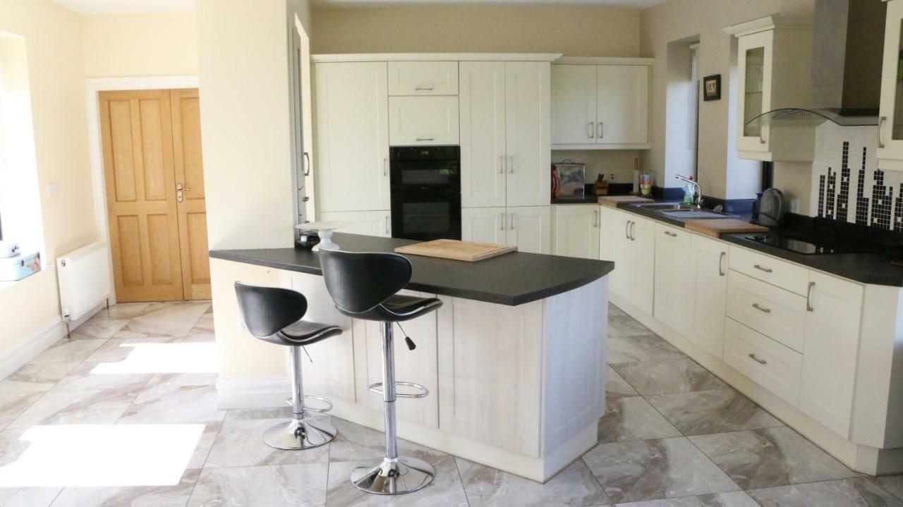 מונהאן Emy Lakehouse - Near Castle Leslie, Glaslough מראה חיצוני תמונה